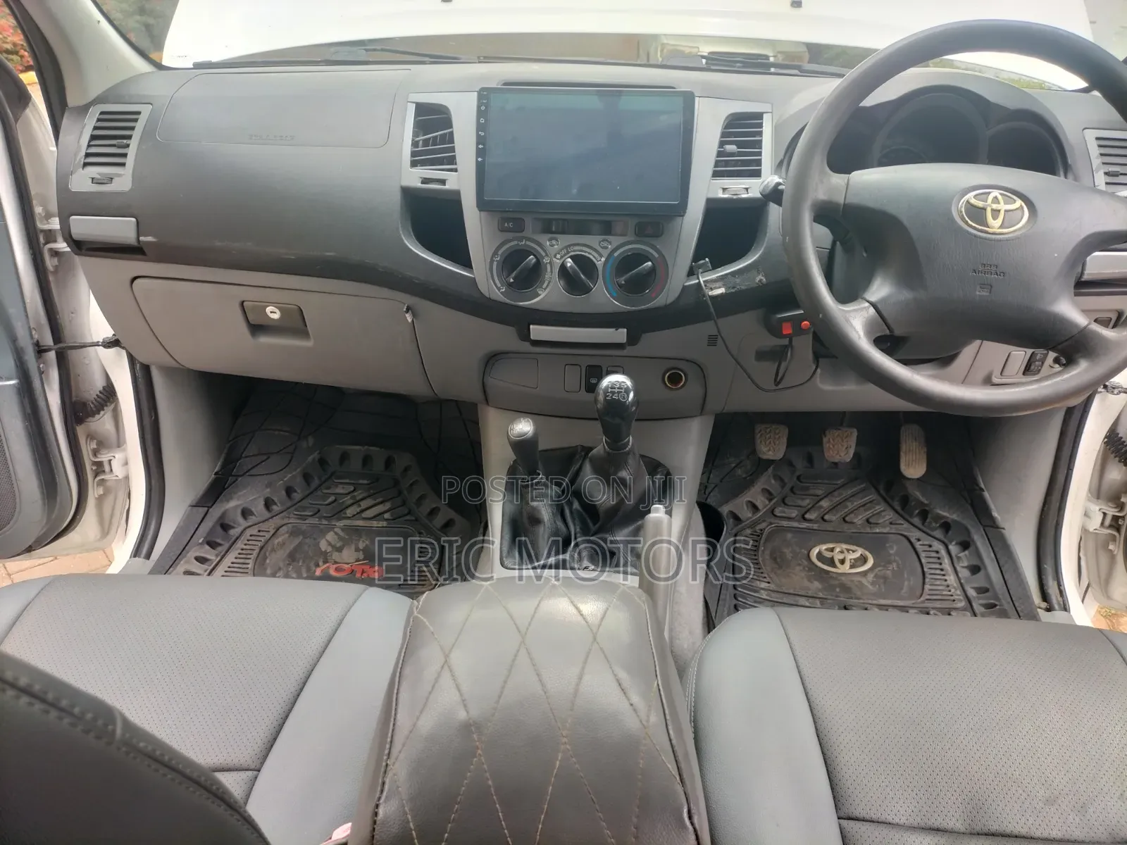Toyota Hilux 2010 White