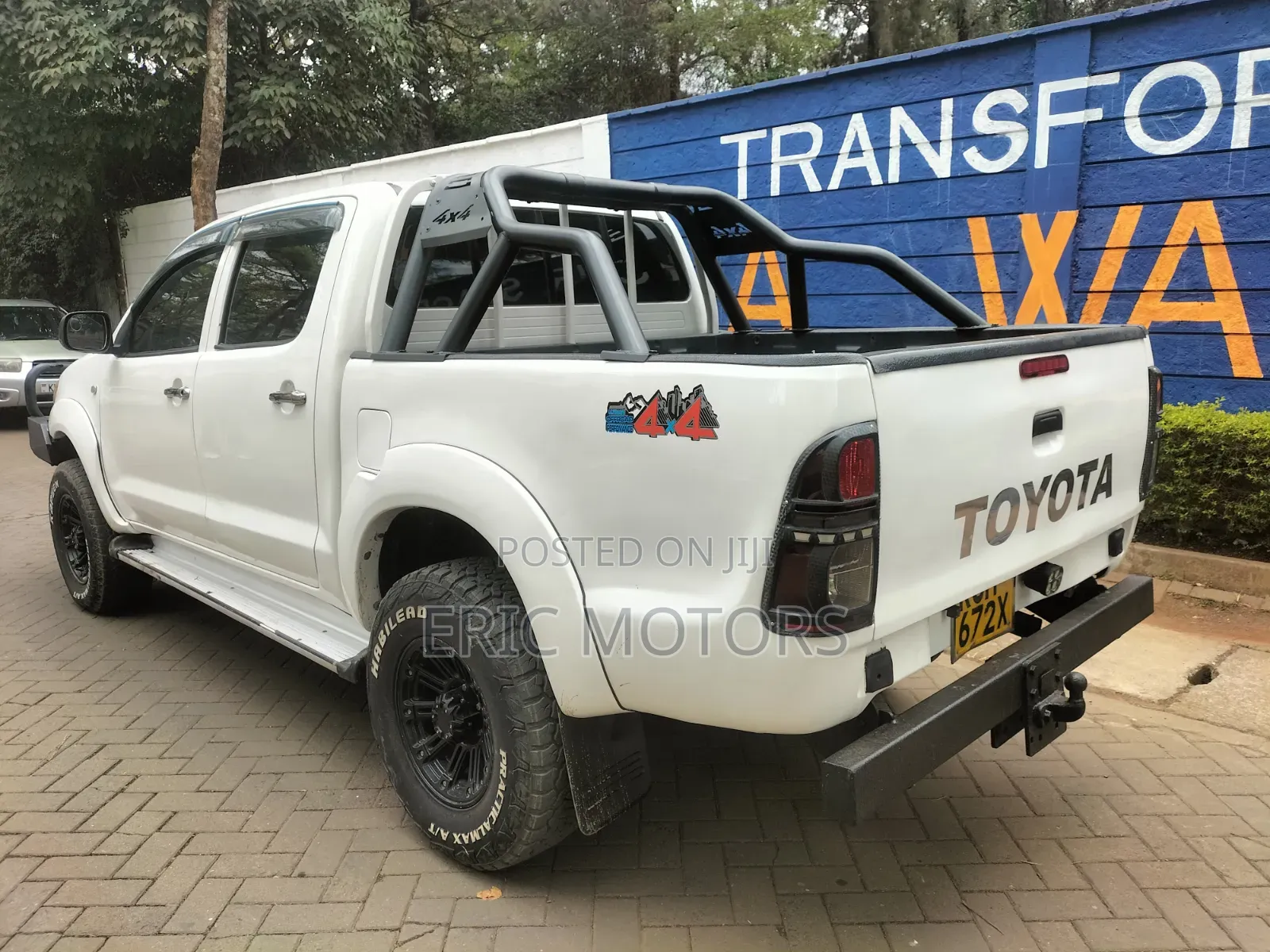 Toyota Hilux 2010 White