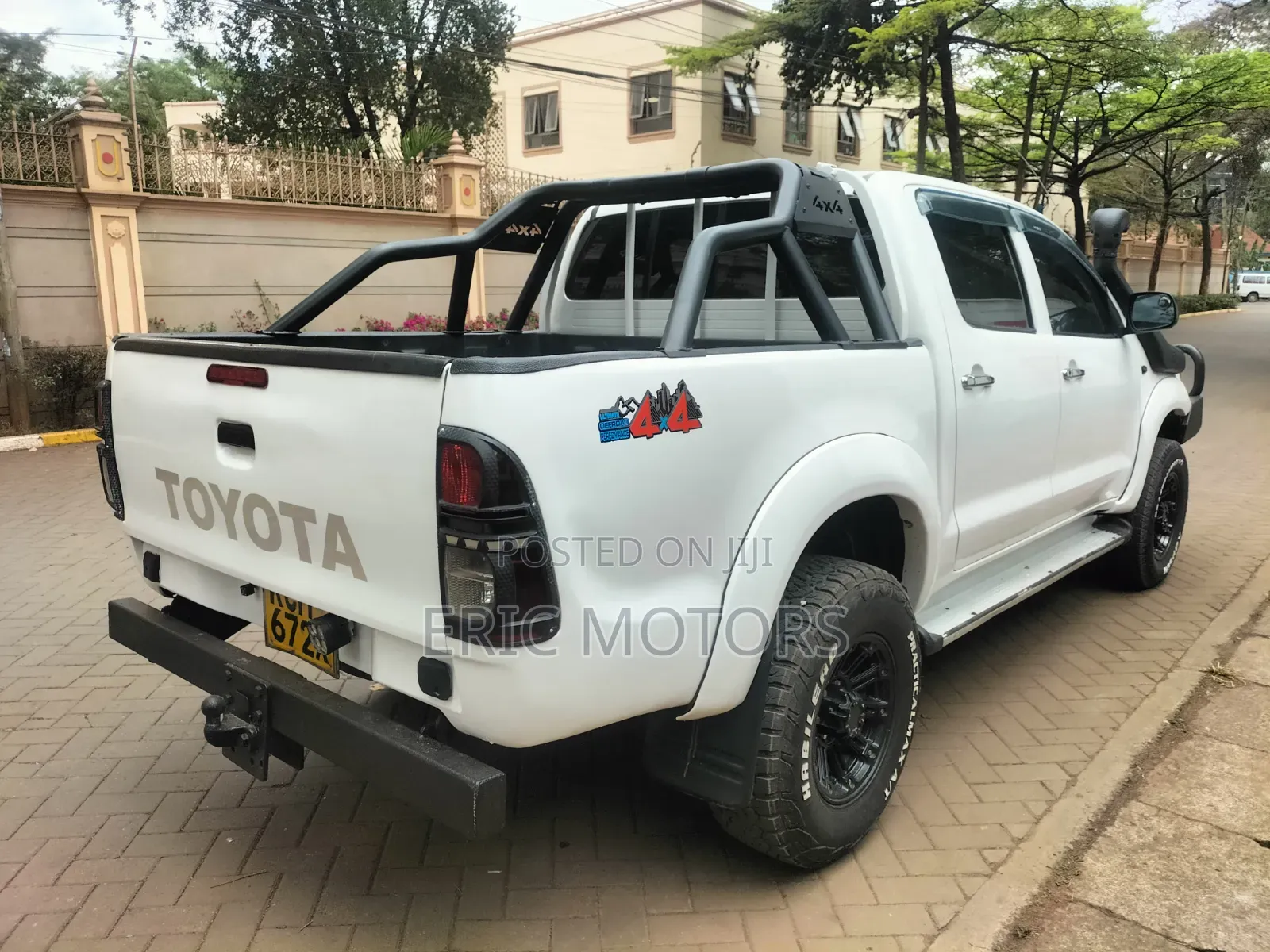 Toyota Hilux 2010 White