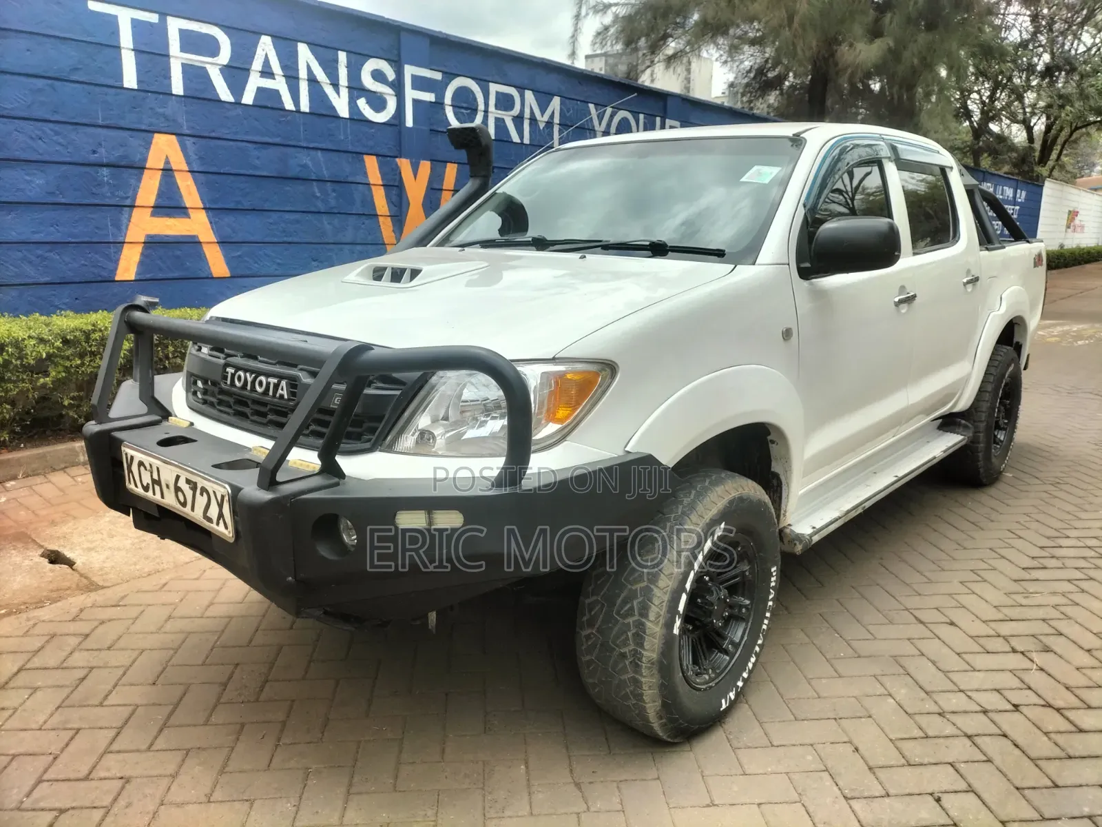 Toyota Hilux 2010 White