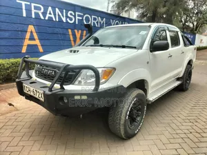 Toyota Hilux 2010 White