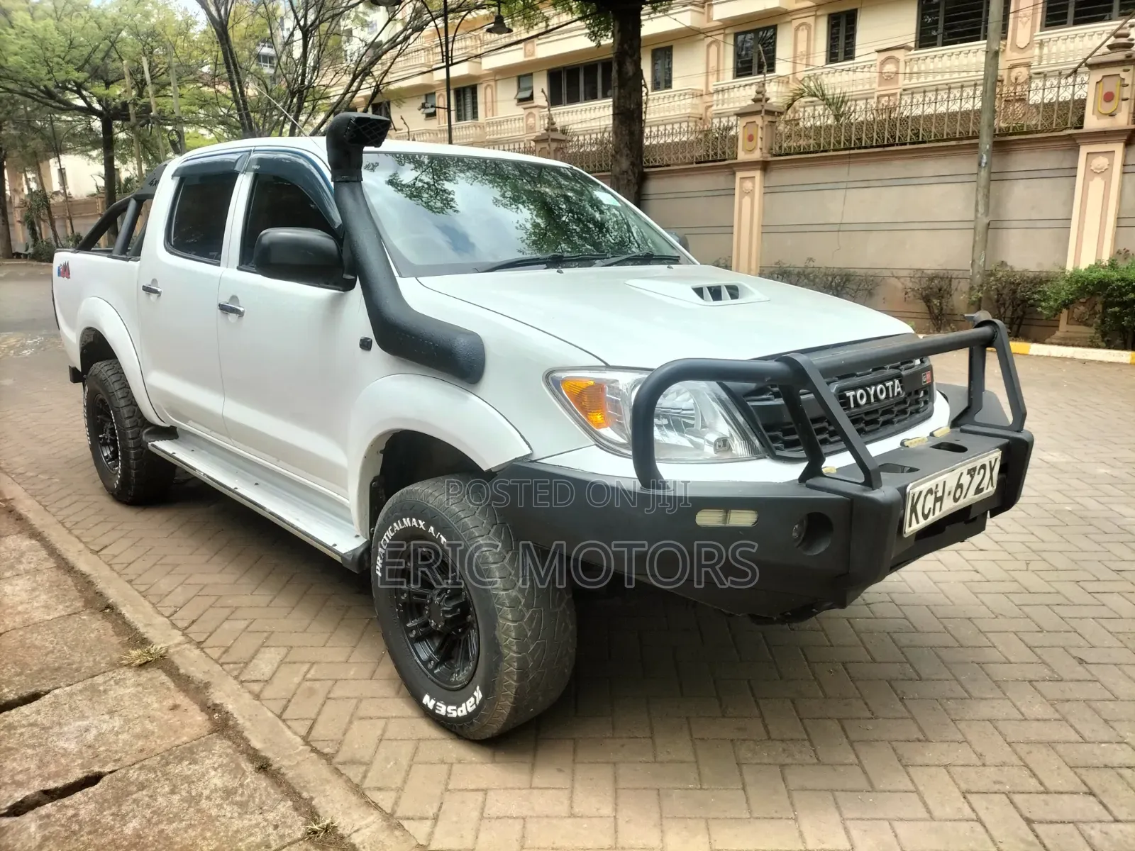 Toyota Hilux 2010 White