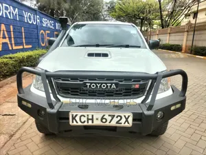 Toyota Hilux 2010 White