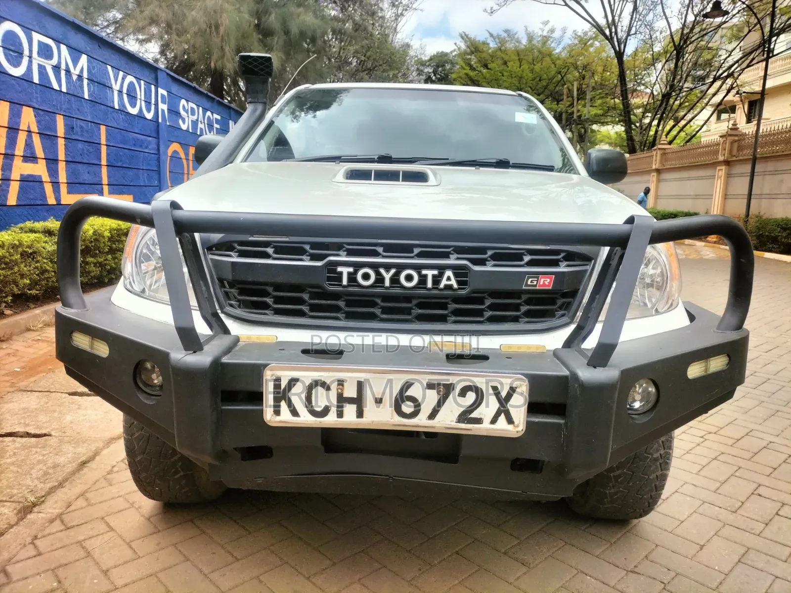Toyota Hilux 2010 White
