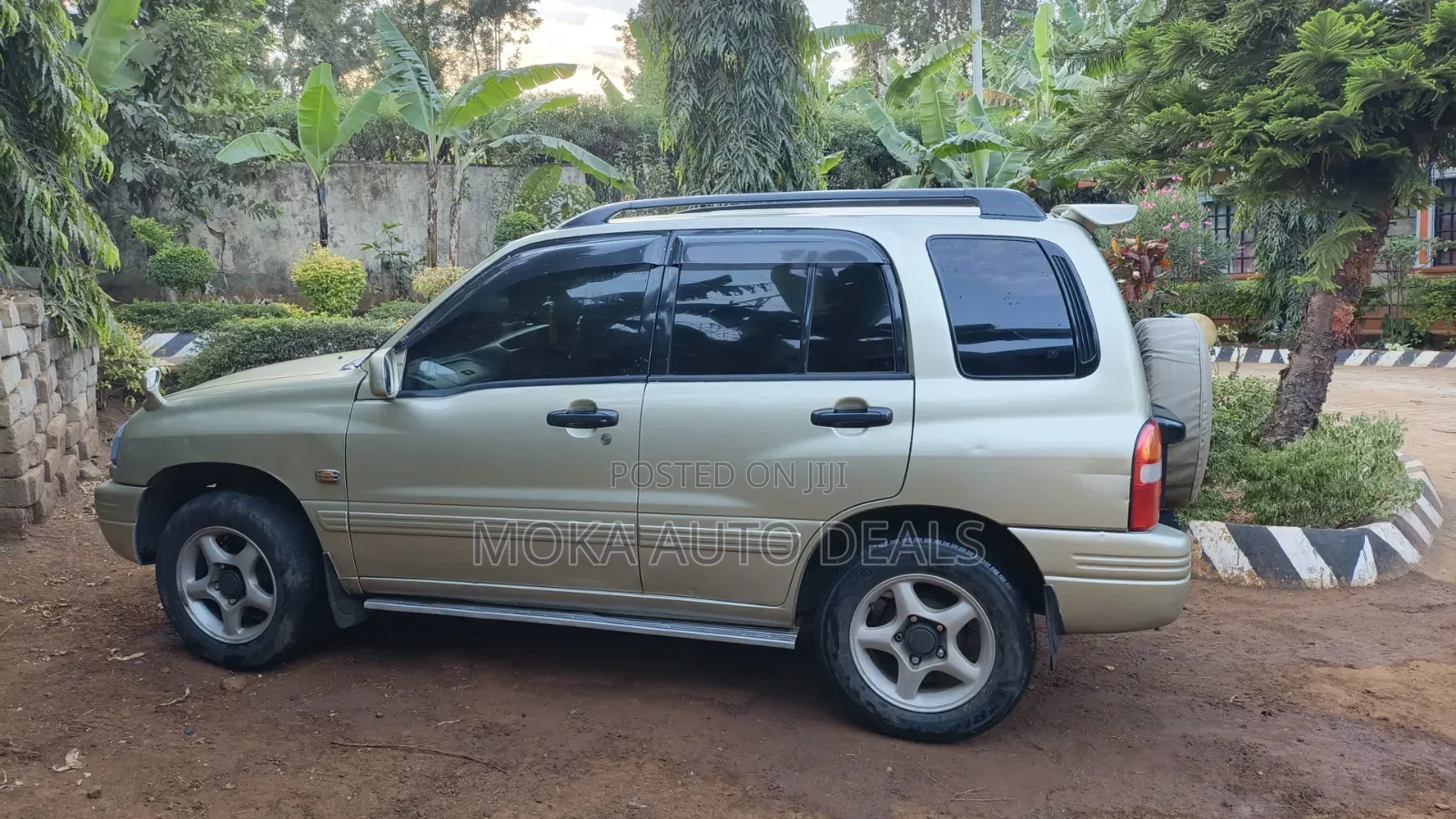 Suzuki Escudo 1999 Gold