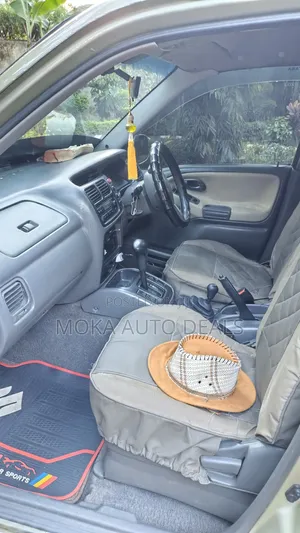 Suzuki Escudo 1999 Gold
