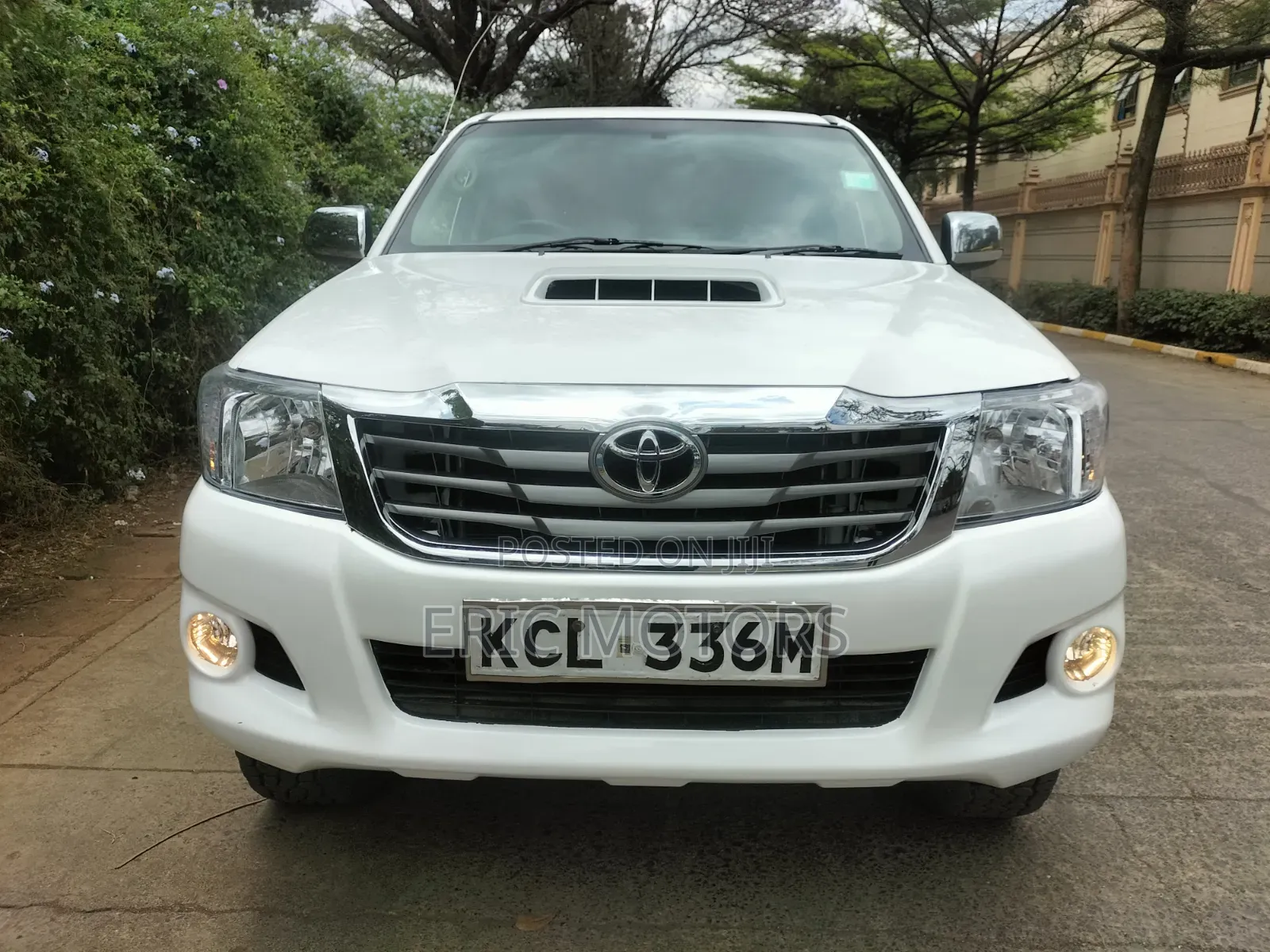 Toyota Hilux 2011 White