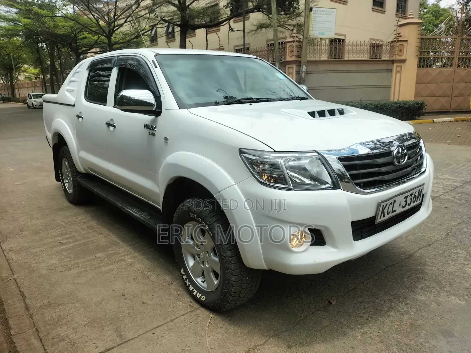 Toyota Hilux 2011 White