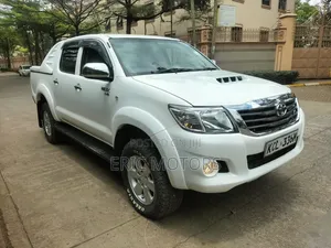 Toyota Hilux 2011 White