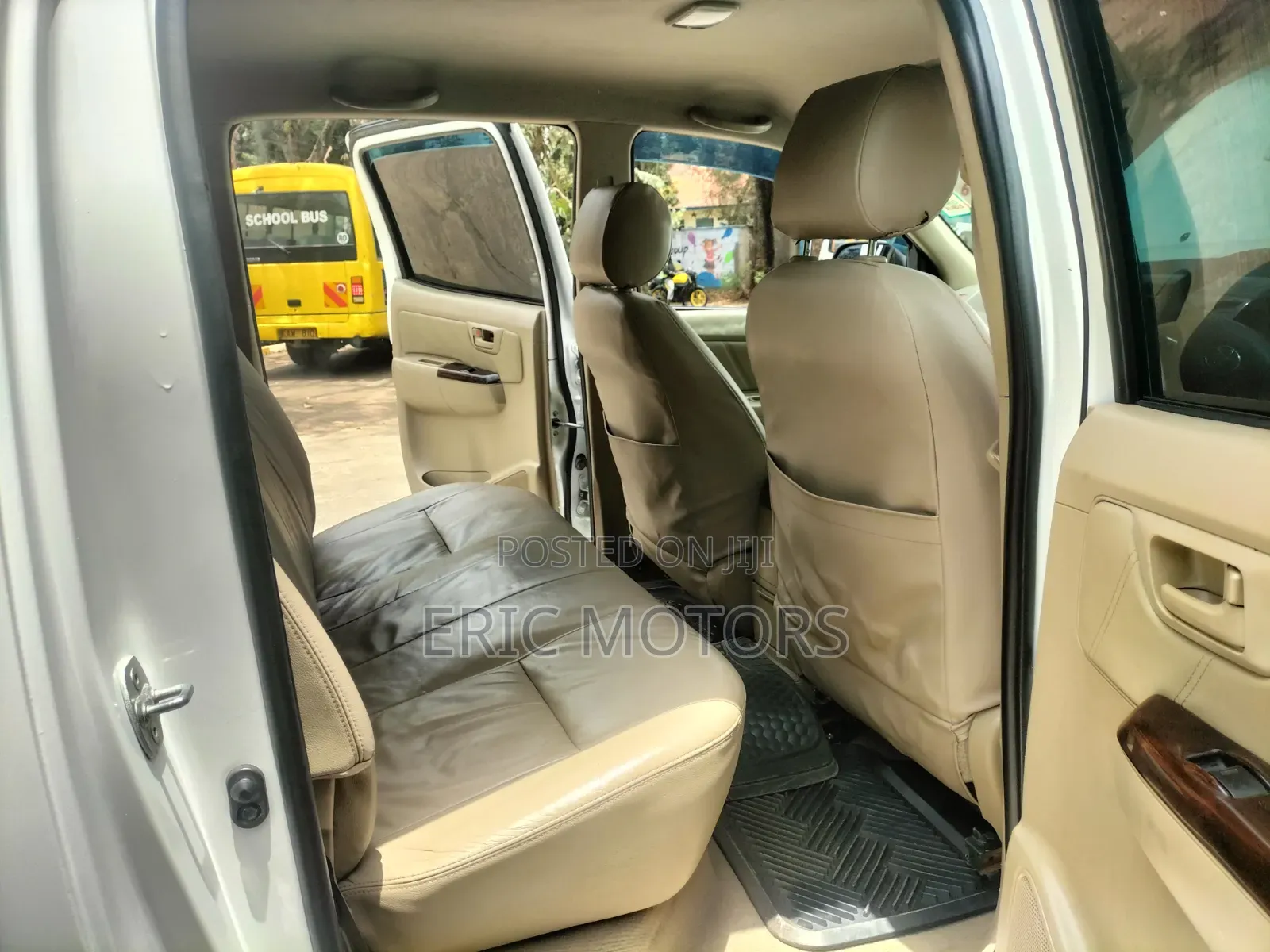 Toyota Hilux 2011 White