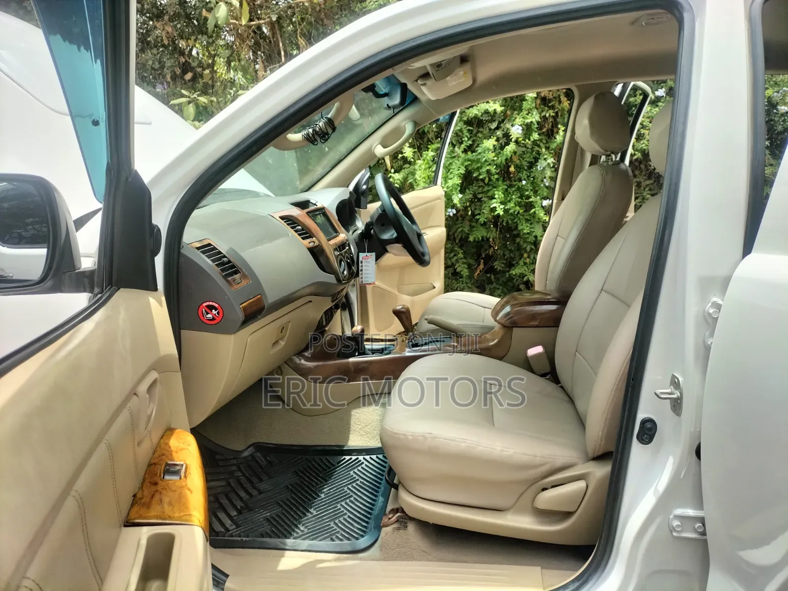 Toyota Hilux 2011 White