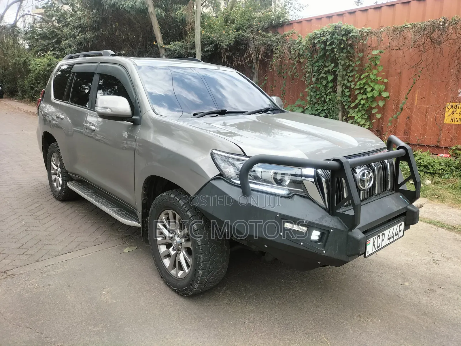 Toyota Land Cruiser Prado KAKADU 2013 Gray