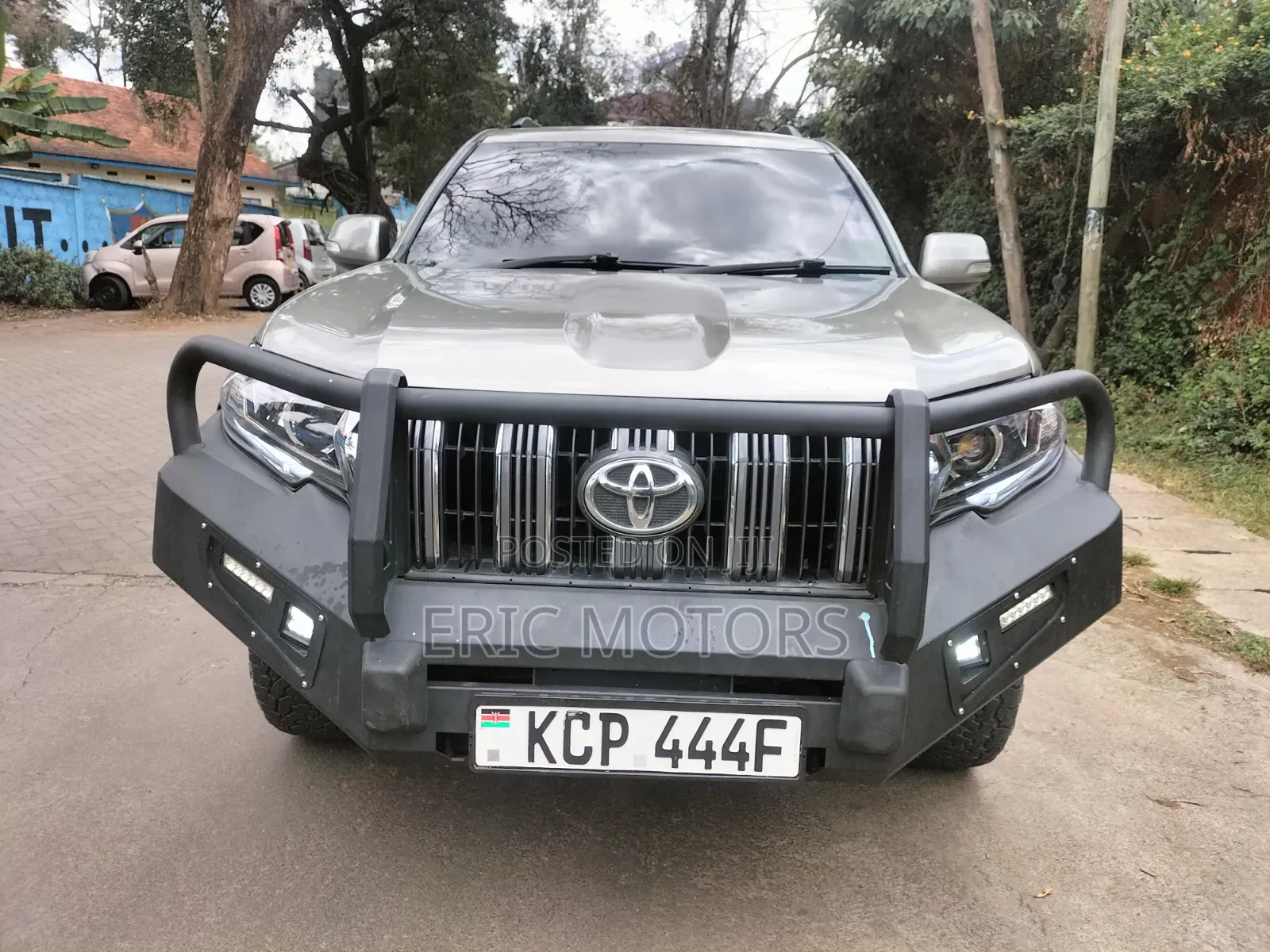 Toyota Land Cruiser Prado KAKADU 2013 Gray