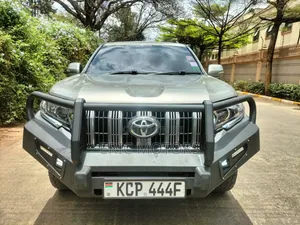 Toyota Land Cruiser Prado KAKADU 2013 Gray