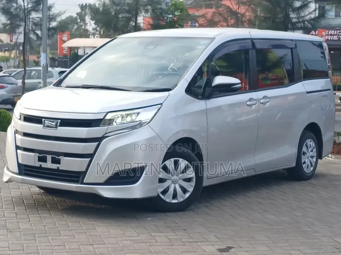 Toyota Noah 2.0 AWD (8 Seater) 2019 Silver