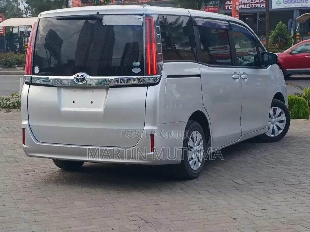 Toyota Noah 2.0 AWD (8 Seater) 2019 Silver