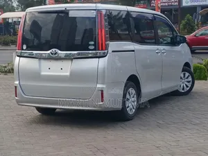 Toyota Noah 2.0 AWD (8 Seater) 2019 Silver