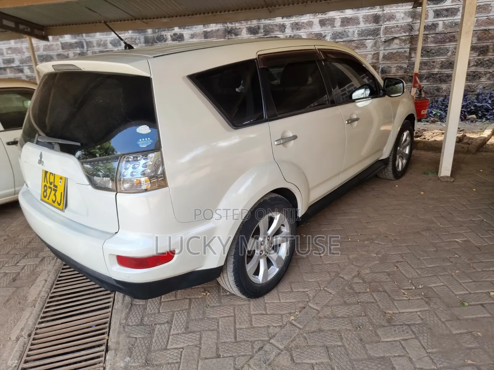 Mitsubishi Outlander 2011 Pearl