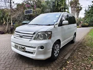 Toyota Noah 2007 White