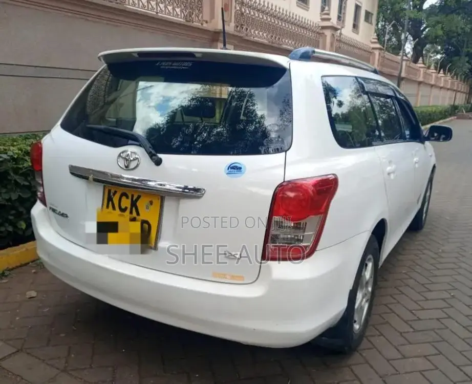 Toyota Corolla Fielder 2011 White