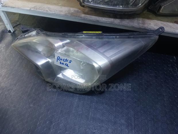 Toyota Ractis 2012 Headlight - main view