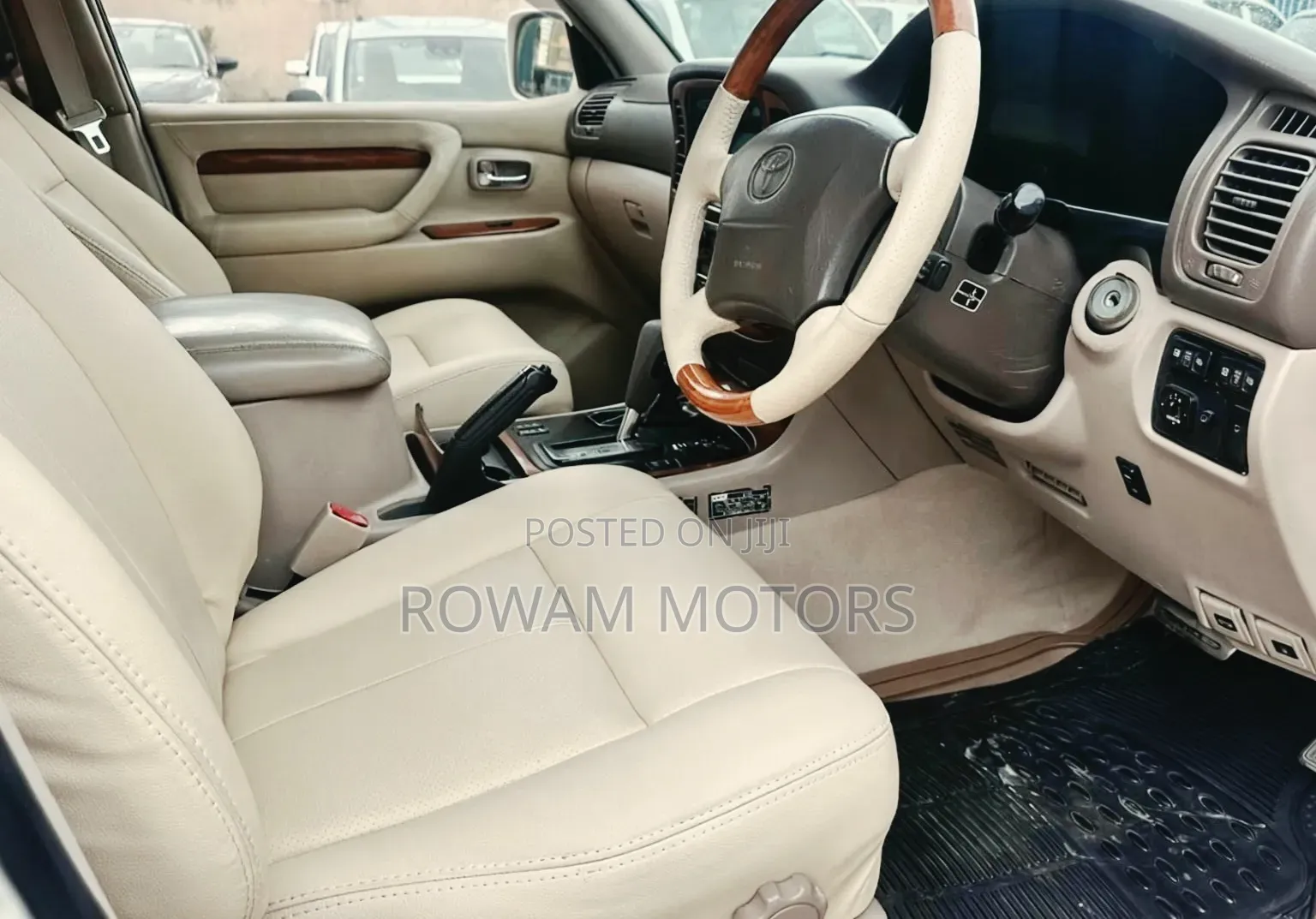 Lexus LX 570 2012 White