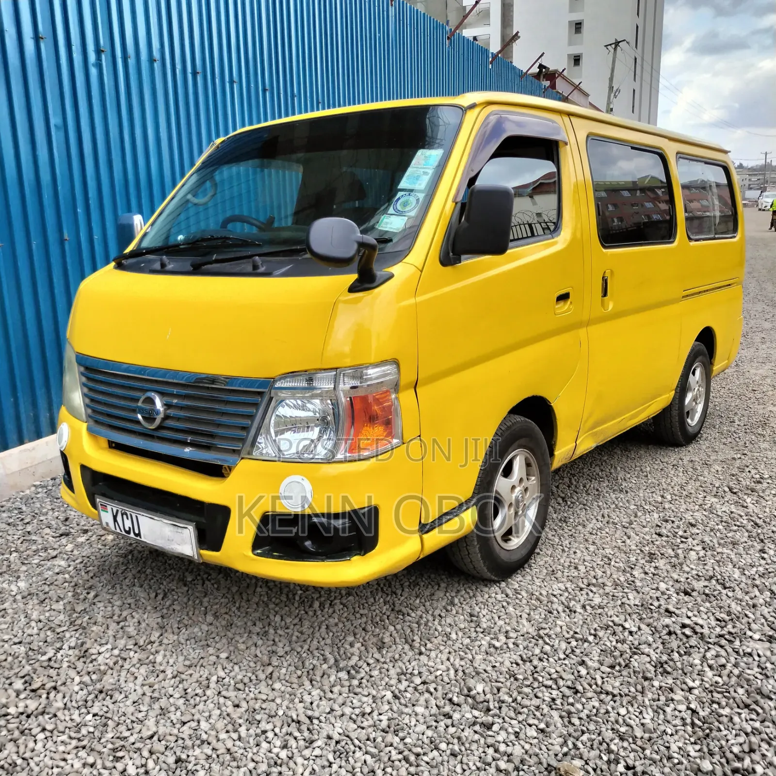 Nissan Caravan (Urvan) 2011 Yellow