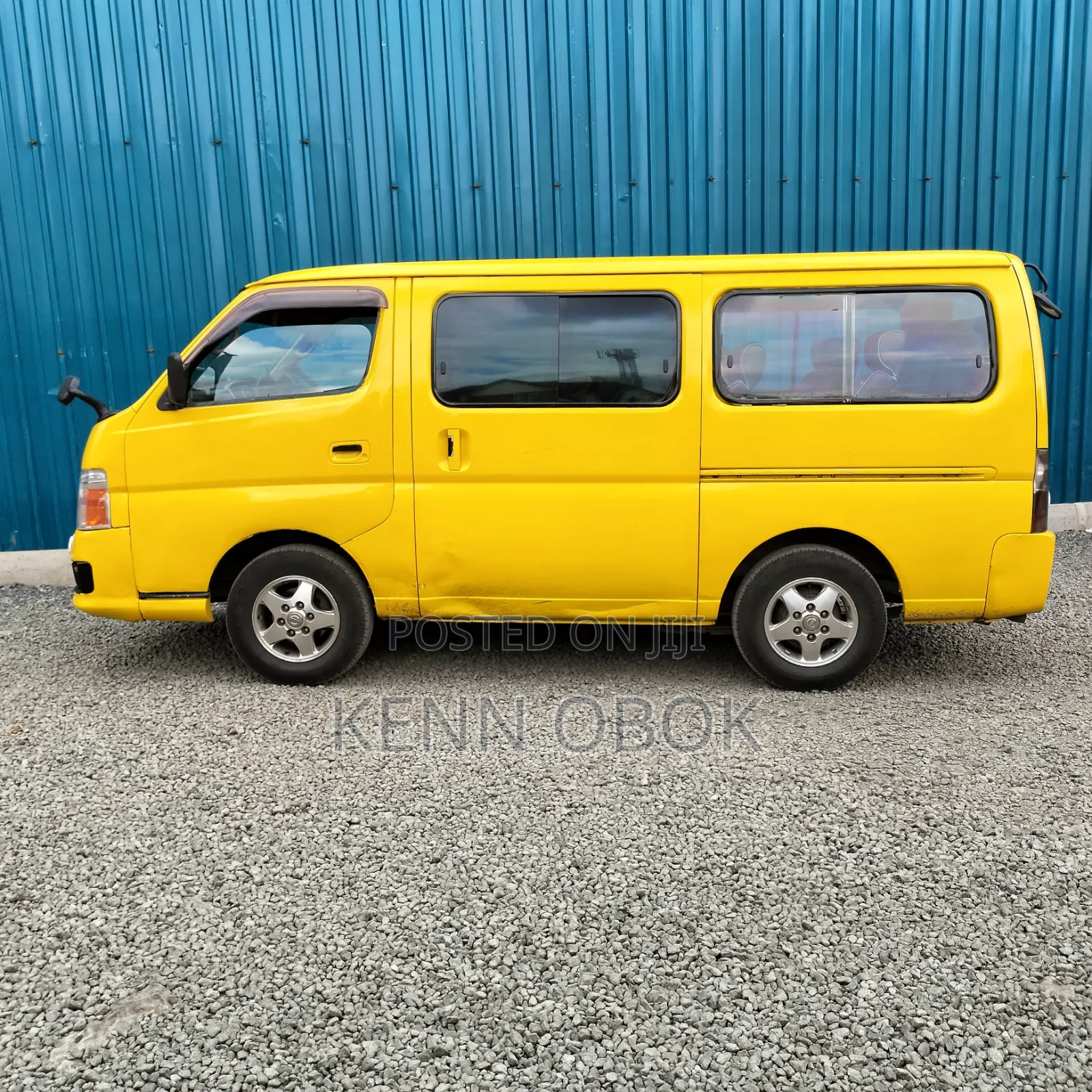 Nissan Caravan (Urvan) 2011 Yellow