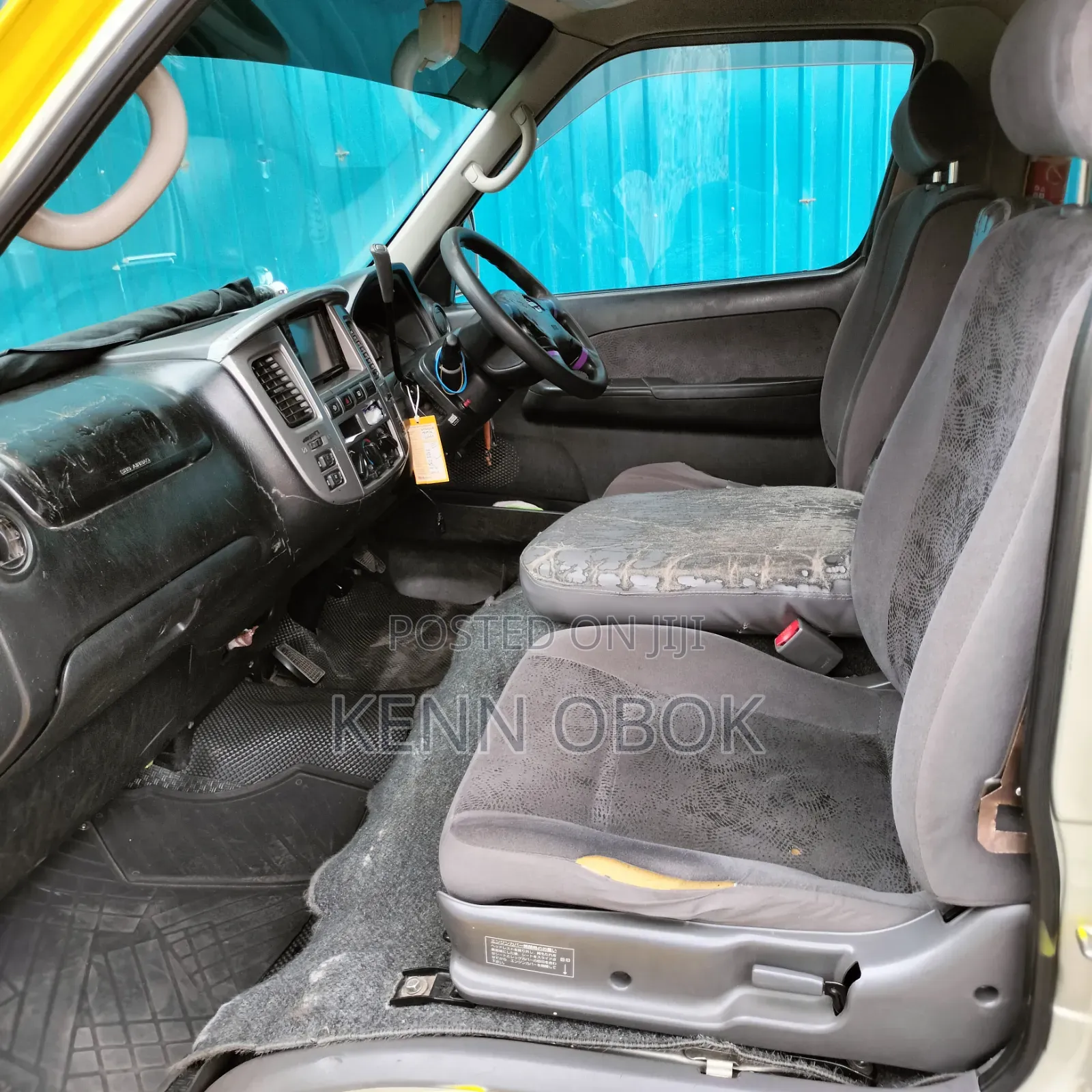 Nissan Caravan (Urvan) 2011 Yellow