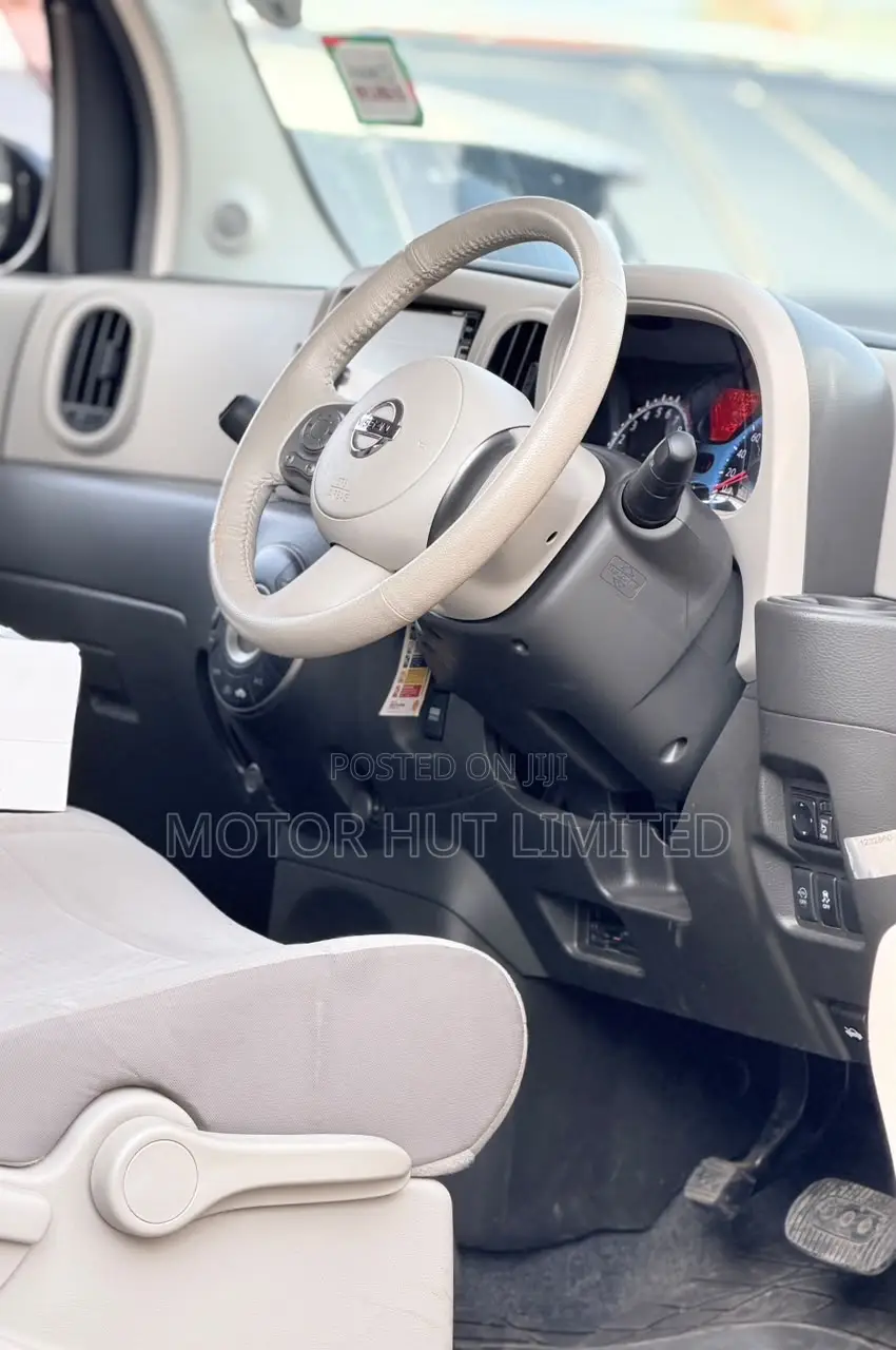 Nissan Cube 2017 Brown