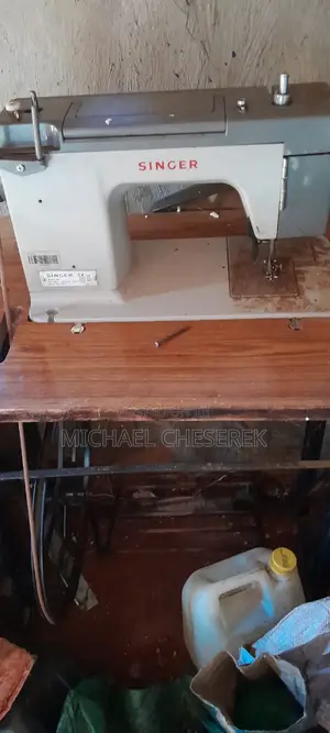 Singer 984 Electric Sewing Machine Complete Unit - As Good as New