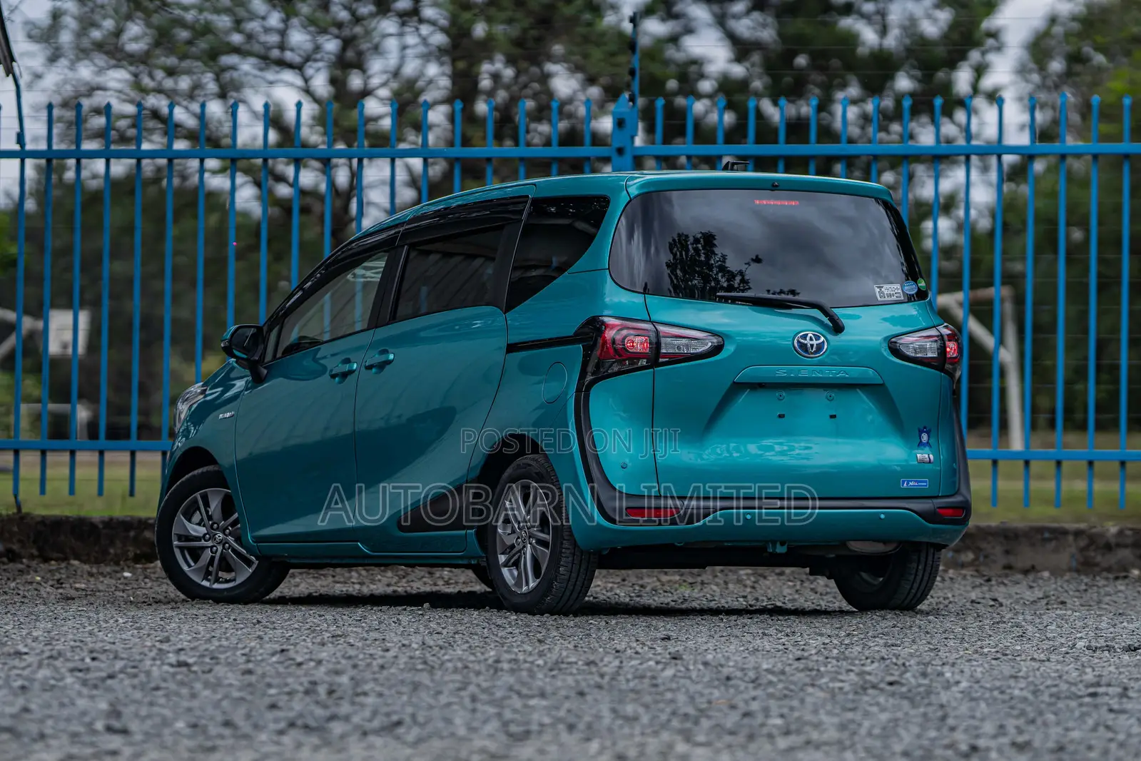 Toyota Sienta 1.5 FWD (6-seater) 2019 Green