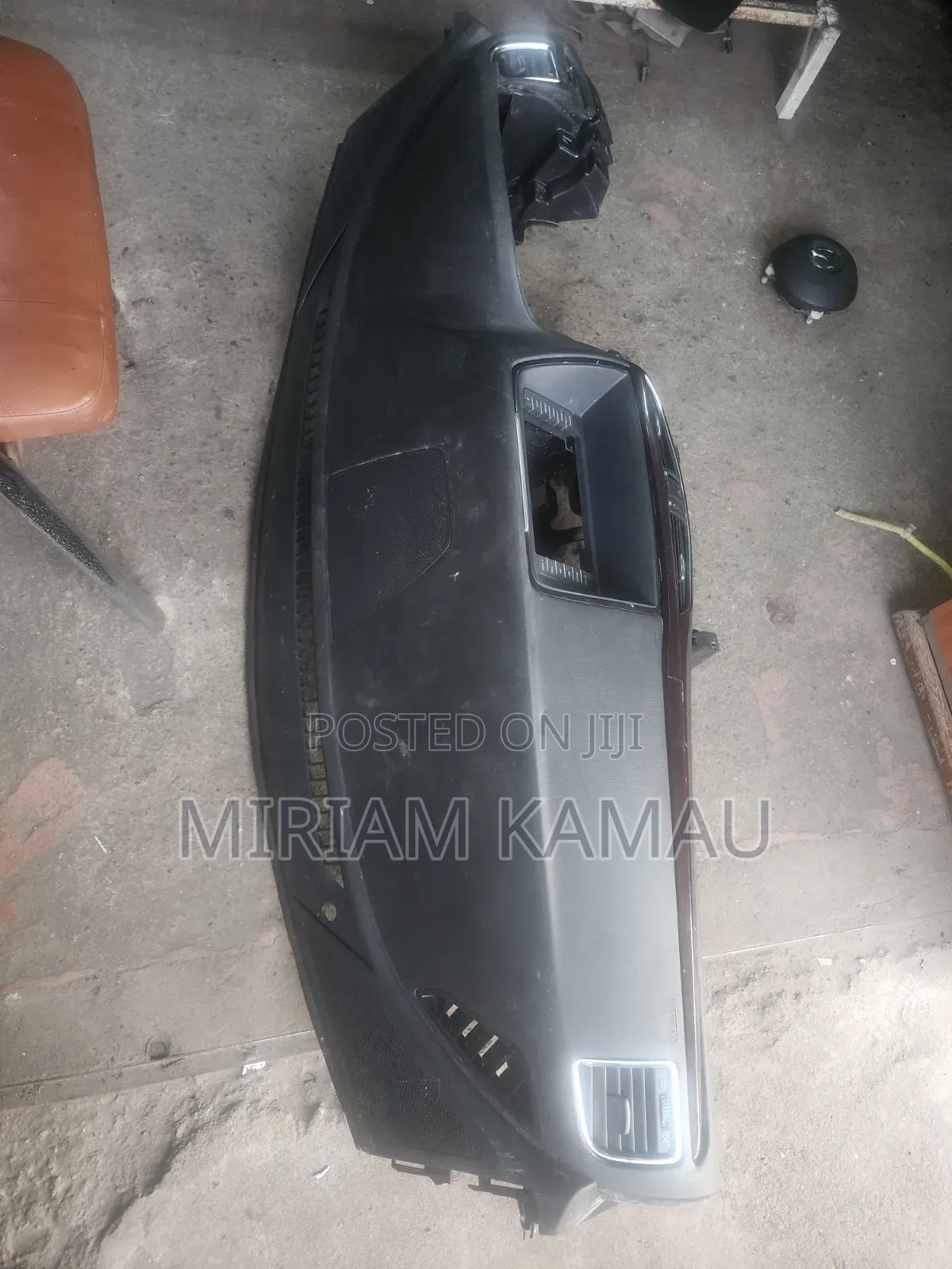 Dashboard Mazda Atenza 2012