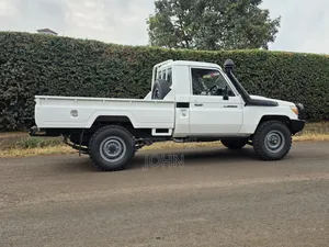 Toyota Land Cruiser 79 Series 2017 White