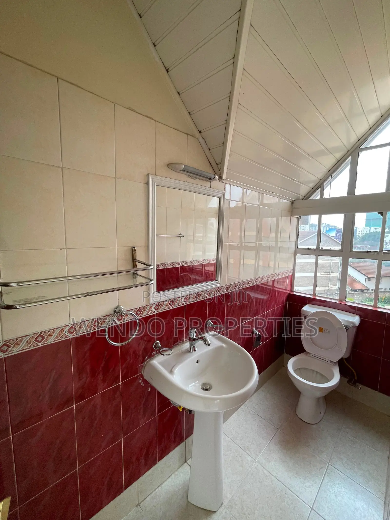 3bdrm Penthouse in Valley Arcade for rent