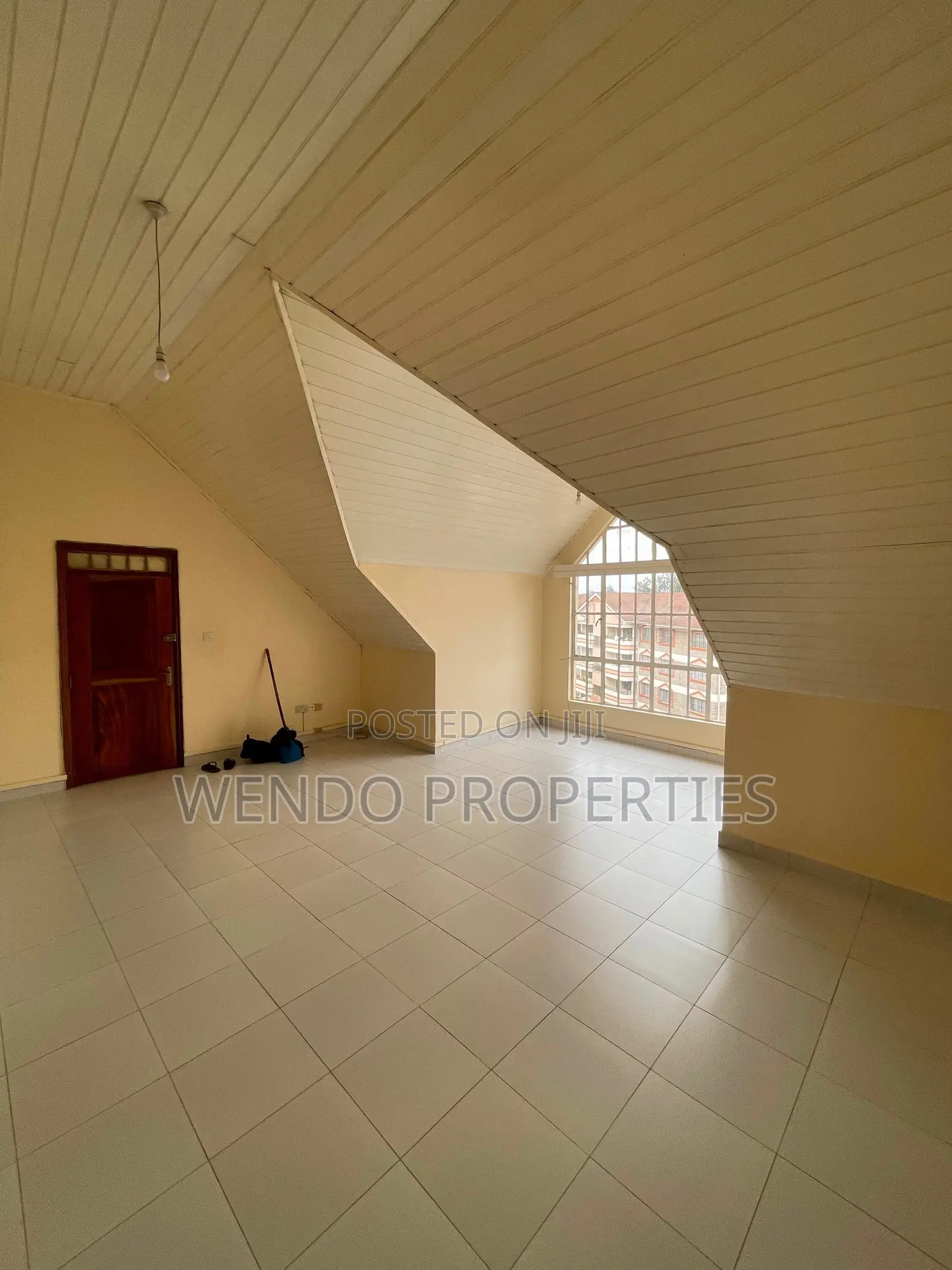 3bdrm Penthouse in Valley Arcade for rent