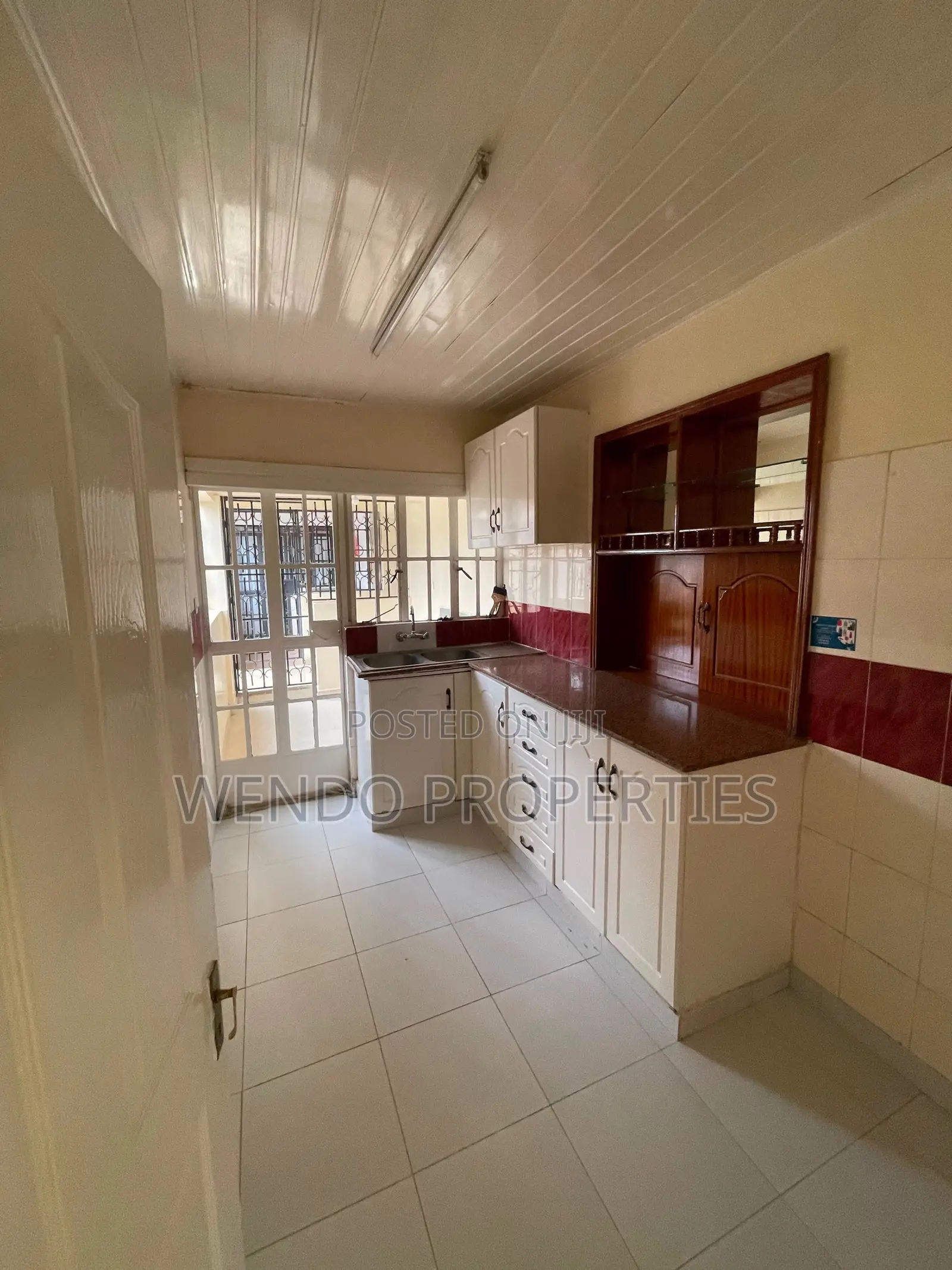 3bdrm Penthouse in Valley Arcade for rent