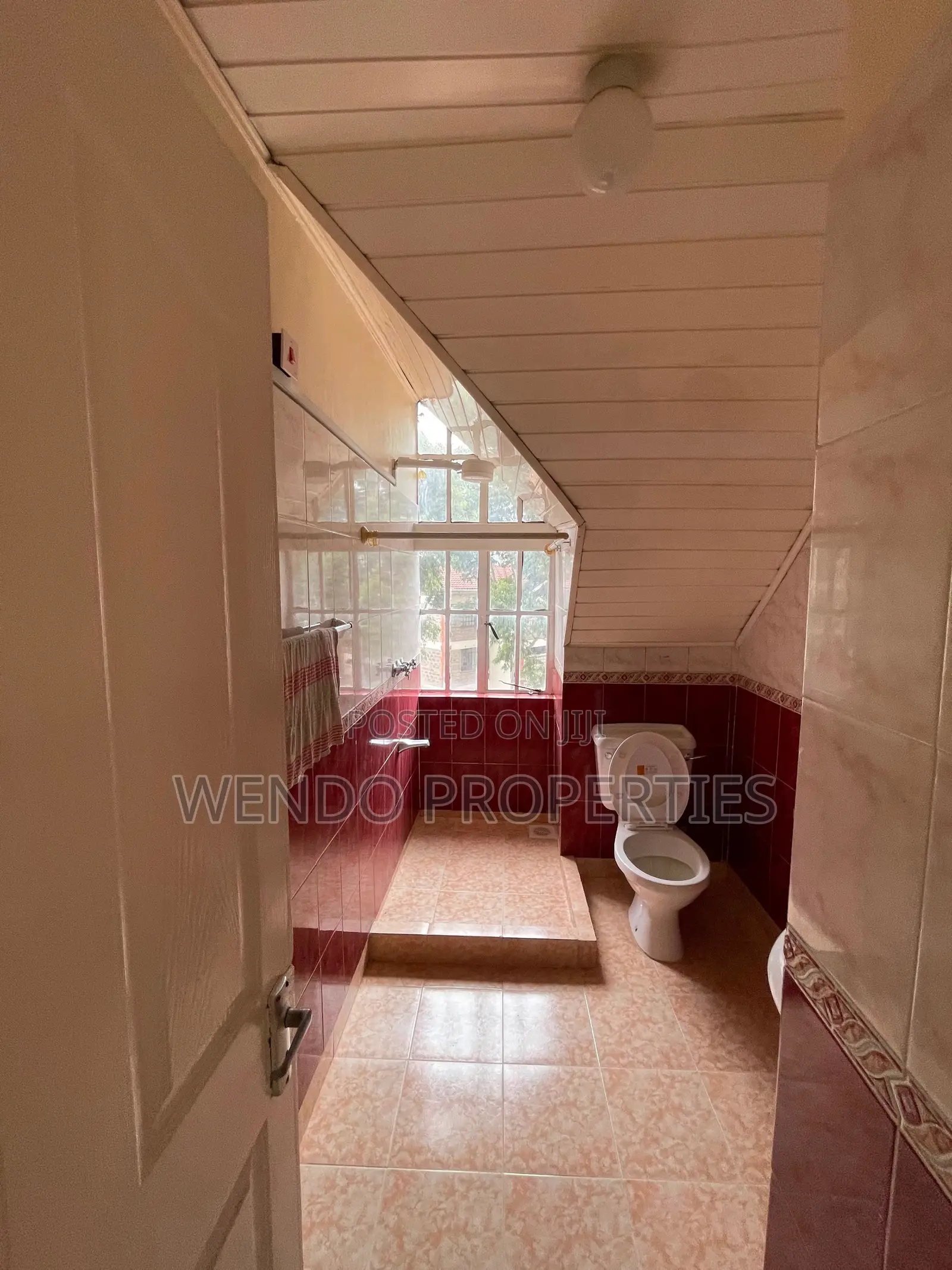 3bdrm Penthouse in Valley Arcade for rent