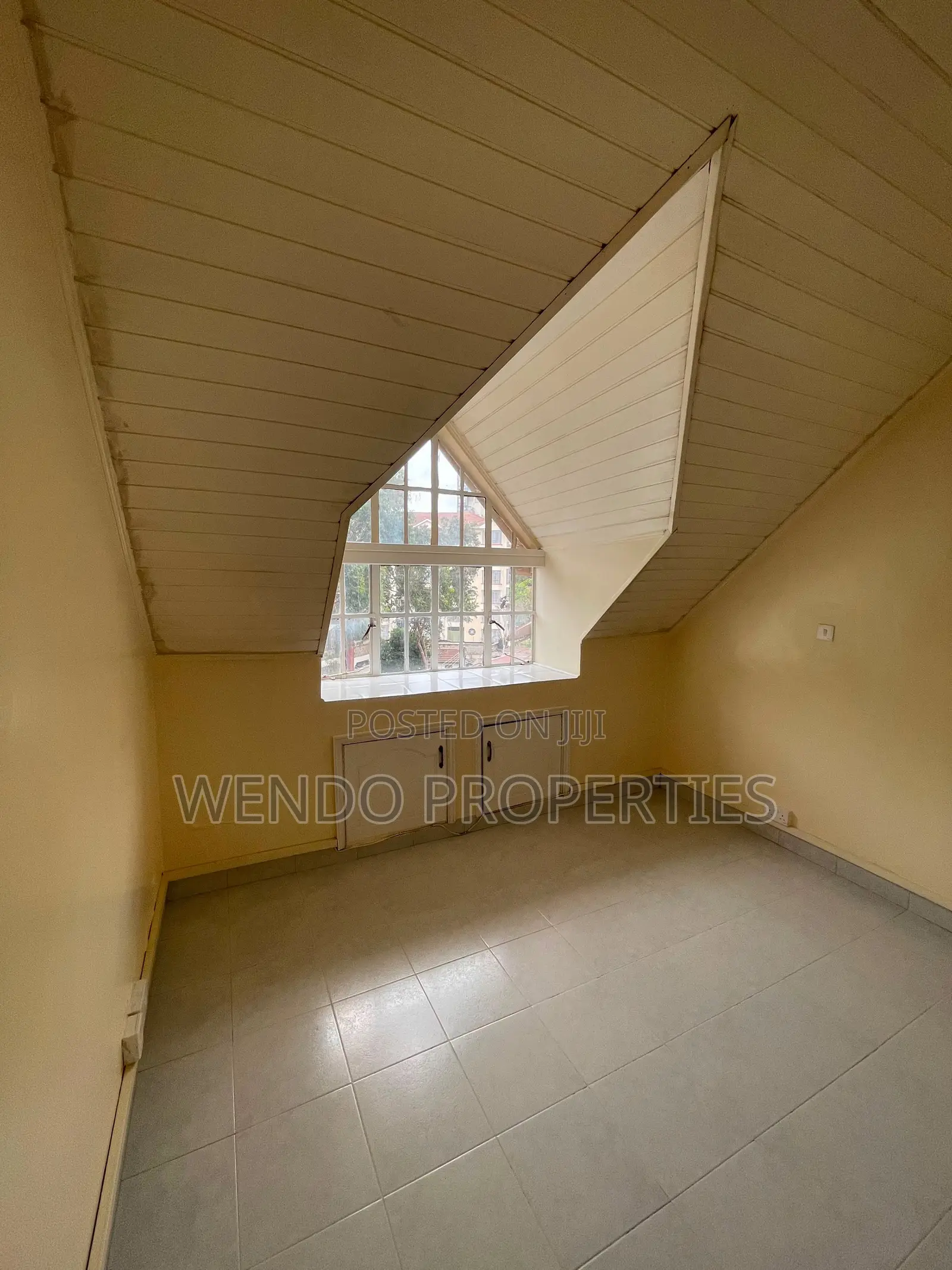 3bdrm Penthouse in Valley Arcade for rent