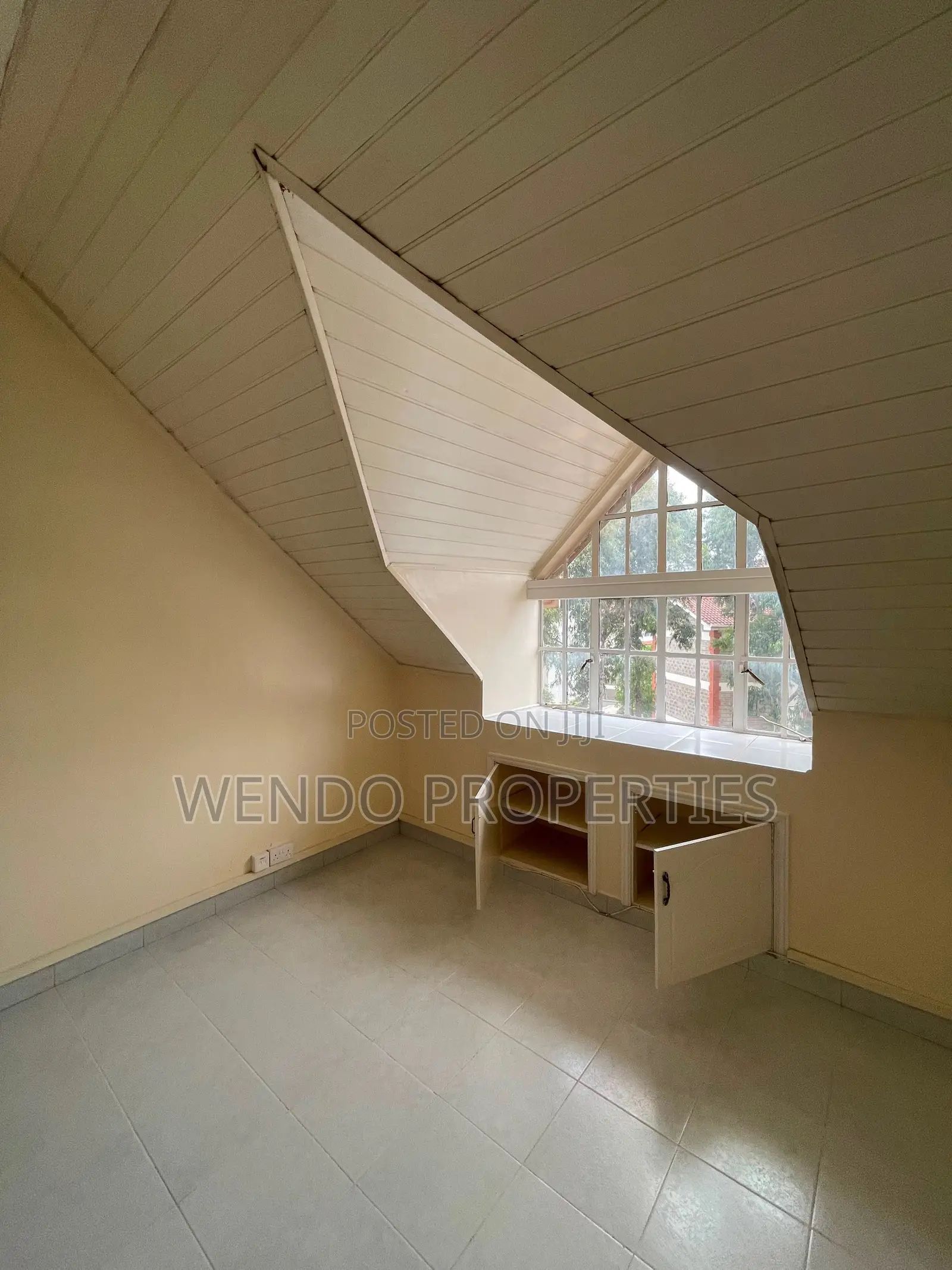 3bdrm Penthouse in Valley Arcade for rent
