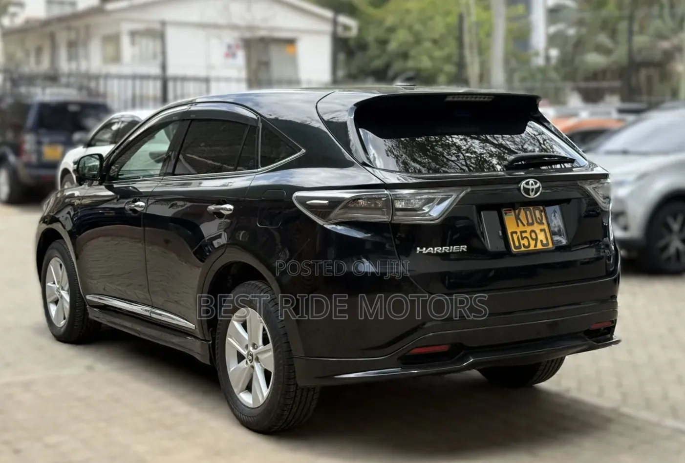 Toyota Harrier 2.0 2017 Black