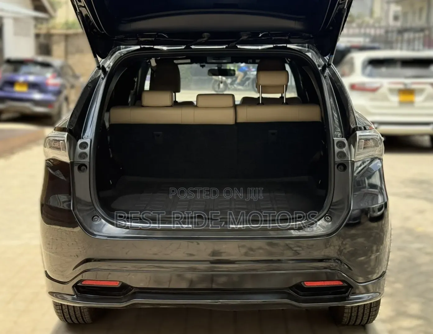Toyota Harrier 2.0 2017 Black