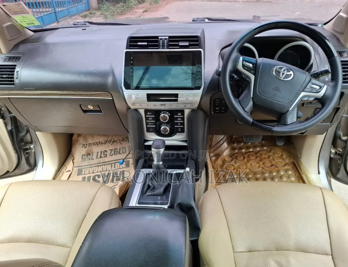 Toyota Land Cruiser Prado 2011 Gray