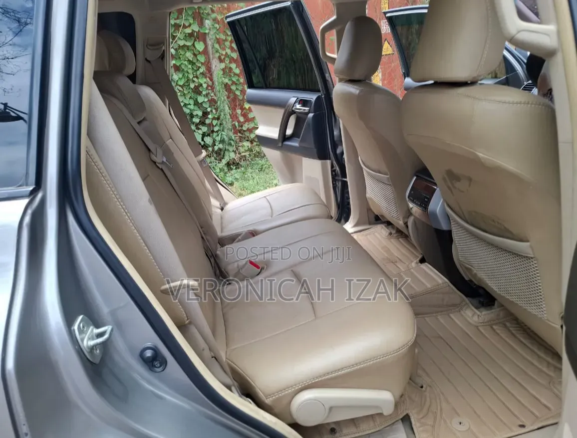 Toyota Land Cruiser Prado 2011 Gray