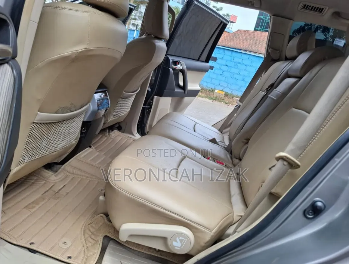 Toyota Land Cruiser Prado 2011 Gray