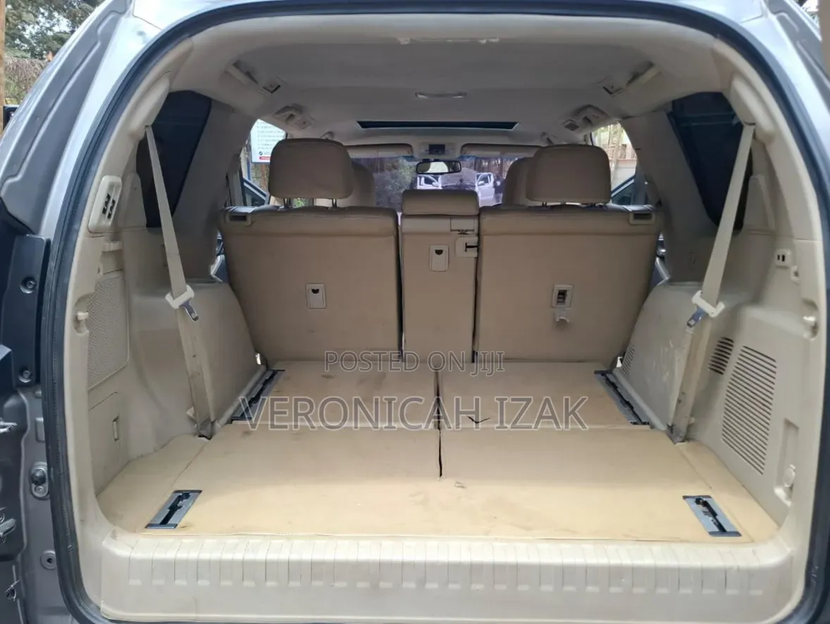 Toyota Land Cruiser Prado 2011 Gray