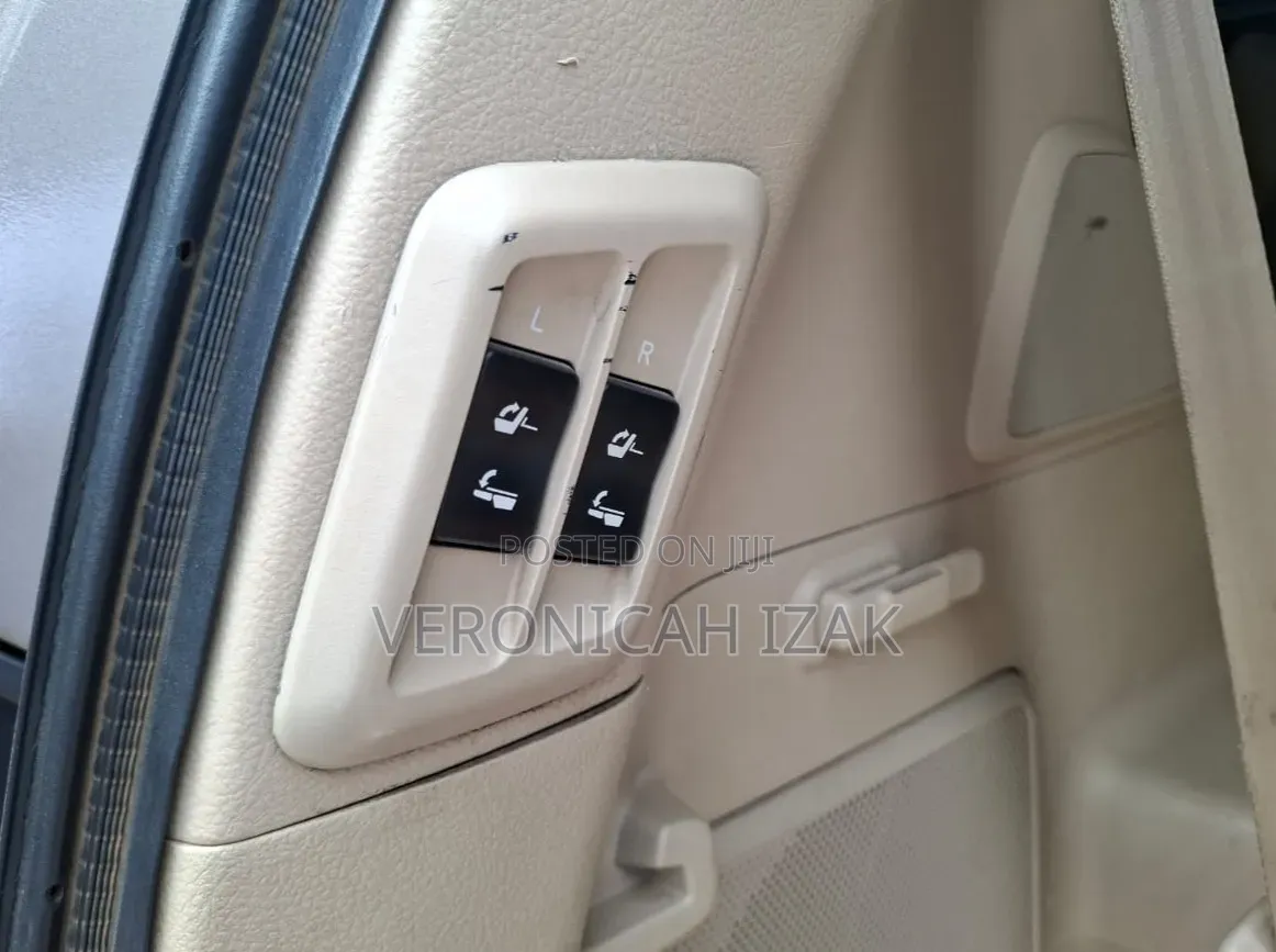 Toyota Land Cruiser Prado 2011 Gray