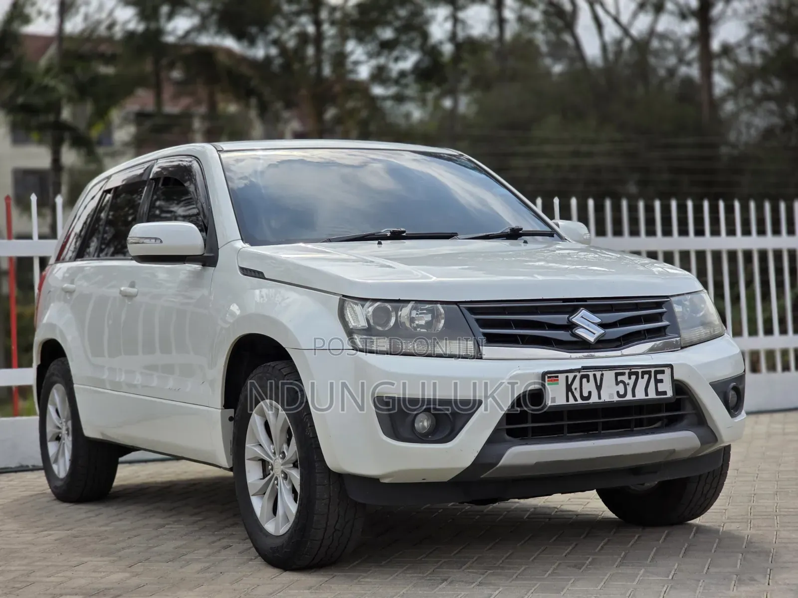 Suzuki Escudo 2012 White