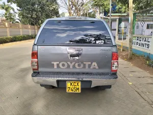 Toyota Hilux 2013 Gray
