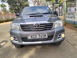 Toyota Hilux 2013 Gray